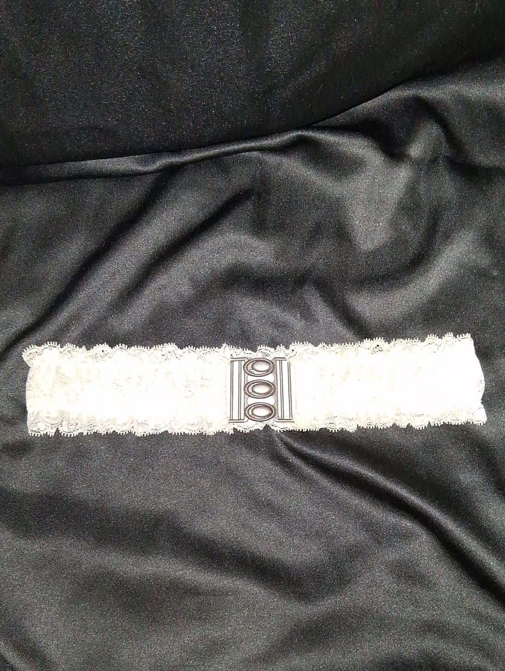 Cream Lace Stretch Belt - Silver Buckle